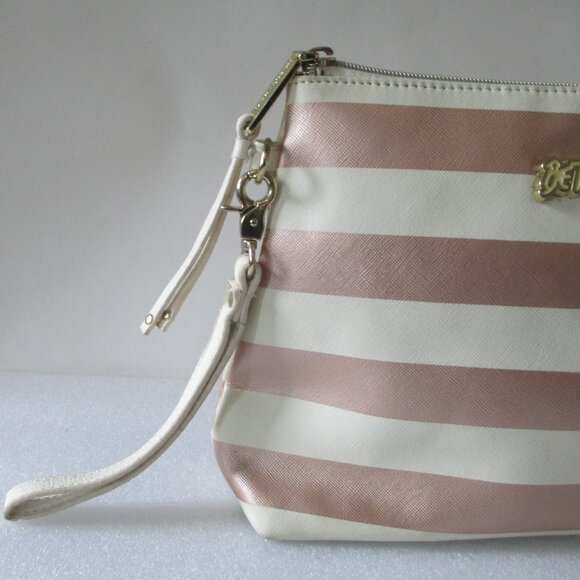 BETSY JOHNSON TRAVEL BAG - Picture 7 of 16